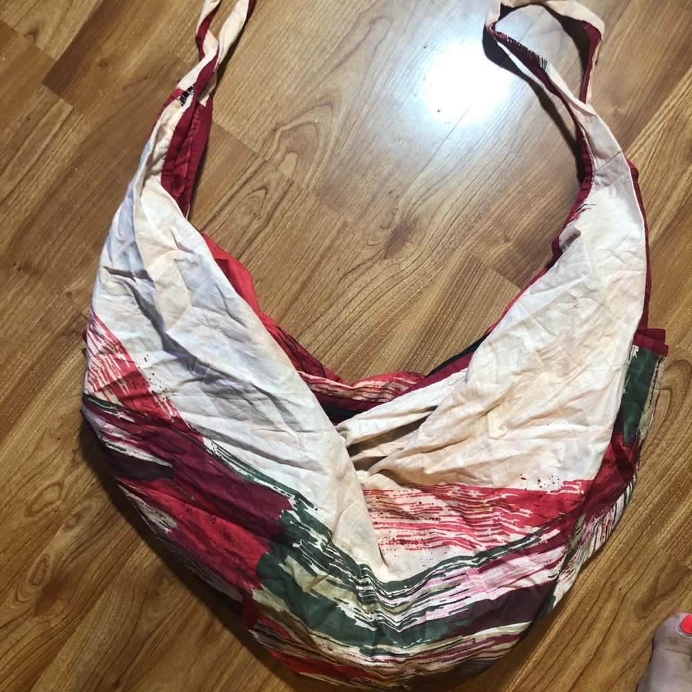 Lightweight bag with zipper